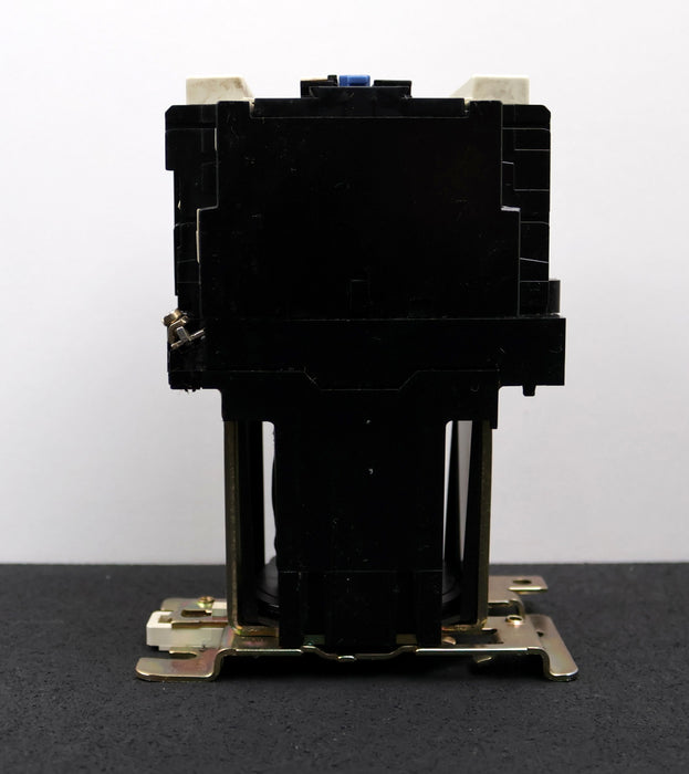 Bild des Artikels TELEMECANIQUE-Leistungsschütz-Typ:-LP1-D5011-1000V-80A-8kV-Spulenspannung-24VDC