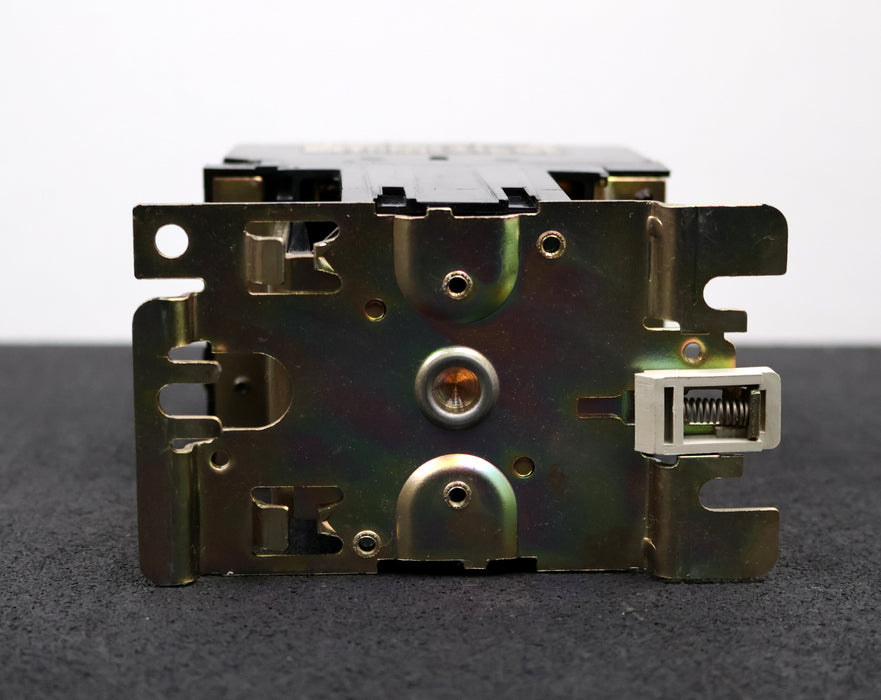 Bild des Artikels TELEMECANIQUE-Leistungsschütz-Typ:-LP1-D5011-1000V-80A-8kV-Spulenspannung-24VDC