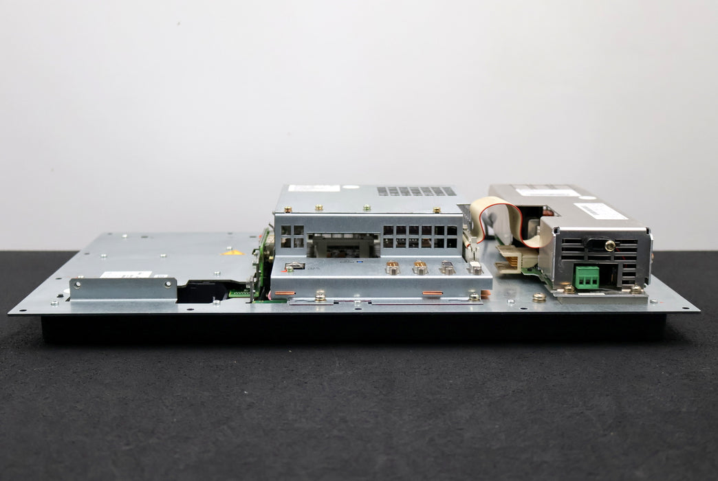 Bild des Artikels SIEMENS-840D-OP-031-LCD-Monochrome-STD-LAY-6FC5203-0AB10-0AA1-24VDC-20,4…28,8V