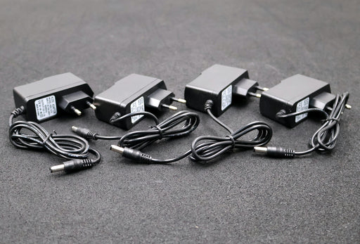 Bild des Artikels 4x-AC/DC-Netzteil-Adapter-XBS-1210-Input:-100-240VAC-1,2A-50-60Hz-Output-12VDC