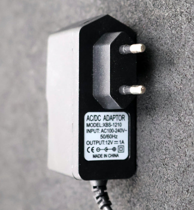 Bild des Artikels 4x-AC/DC-Netzteil-Adapter-XBS-1210-Input:-100-240VAC-1,2A-50-60Hz-Output-12VDC