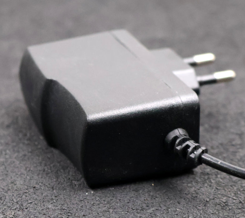 Bild des Artikels 4x-AC/DC-Netzteil-Adapter-XBS-1210-Input:-100-240VAC-1,2A-50-60Hz-Output-12VDC