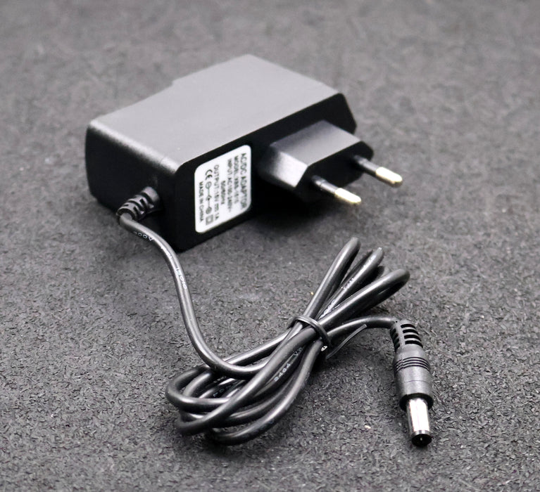 Bild des Artikels AC/DC-Netzteil-Adapter-XBS-1510-Input:-100-240VAC-50-60Hz-Output-15VDC-1A