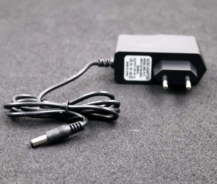 Bild des Artikels AC/DC-Netzteil-Adapter-XBS-1510-Input:-100-240VAC-50-60Hz-Output-15VDC-1A