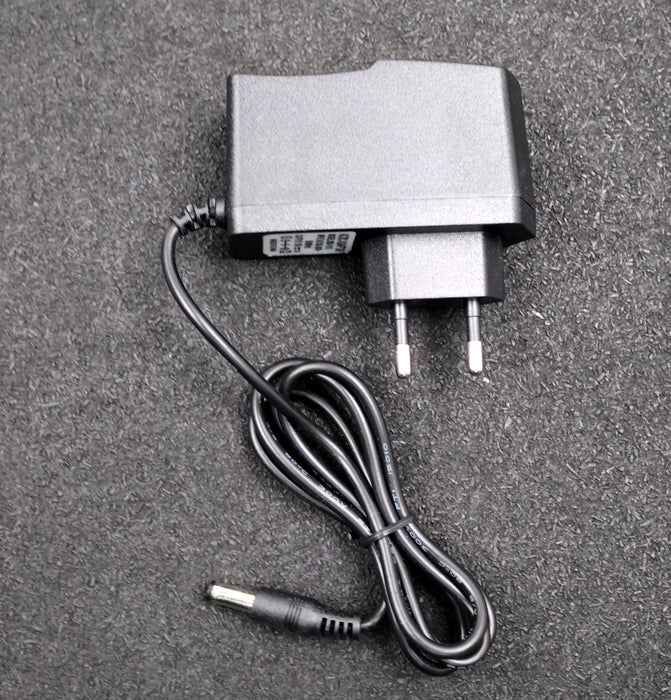 Bild des Artikels AC/DC-Netzteil-Adapter-XBS-1510-Input:-100-240VAC-50-60Hz-Output-15VDC-1A