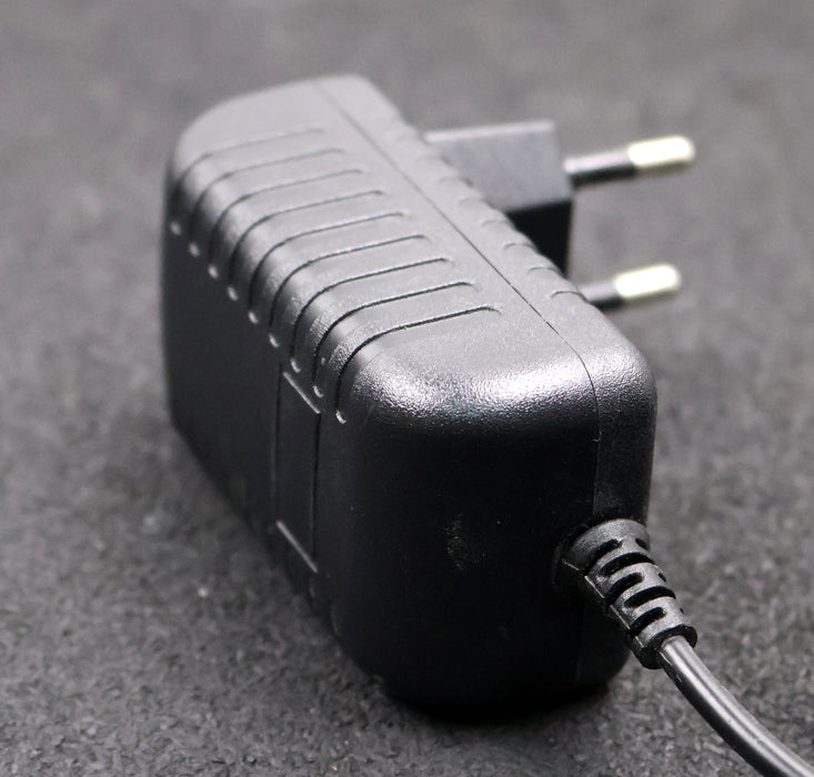 Bild des Artikels 4x-AC/DC-Netzteil-Adapter-RY-1220-Input:-100-240VAC-50-60Hz-Output-12VDC-2A
