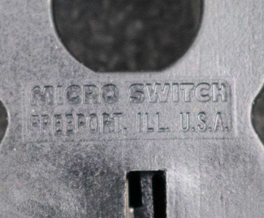 Bild des Artikels HONEYWELL-MICRO-SWITCH-Offener-Loopstromsensor-12V-225A-3-Pin-CSLA2DJ-gebraucht