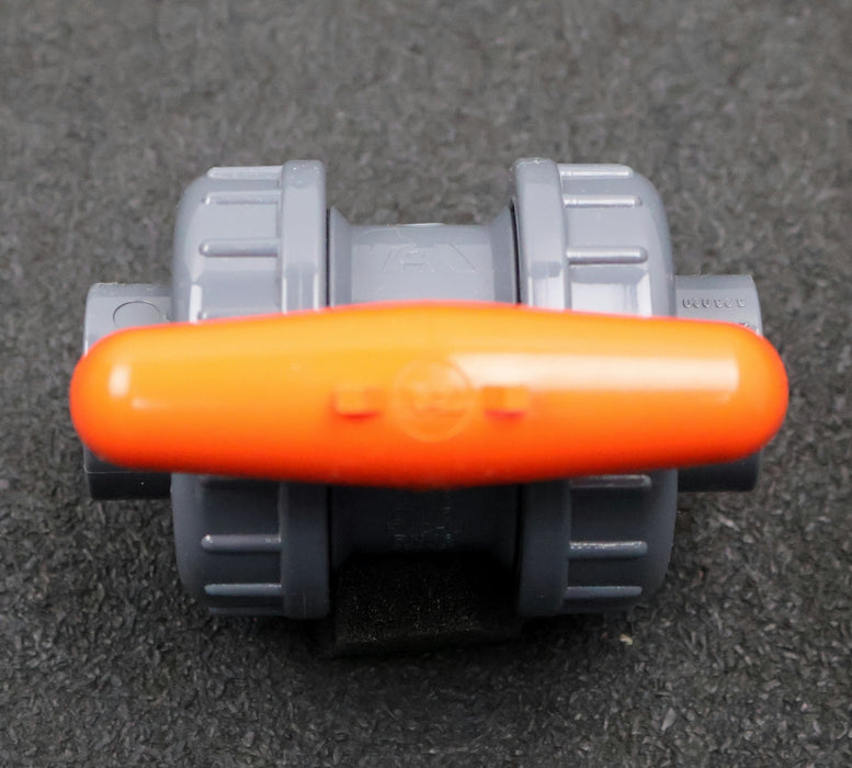 Bild des Artikels VDL-Kugelhahn-aus-PVC-U-8.54.021-20mm---1/2''-DN15-PN16-unbenutzt