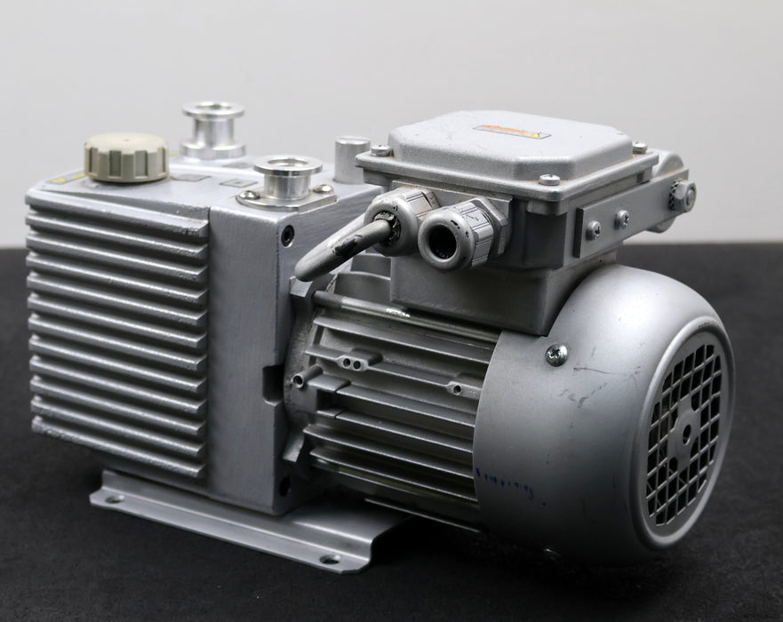 Bild des Artikels VARIAN-Zweistufige-Drehschieberpumpe-Model-9499309-DS-42-RVP-220v