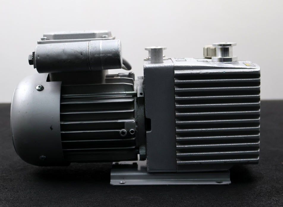 Bild des Artikels VARIAN-Zweistufige-Drehschieberpumpe-Model-9499309-DS-42-RVP-220v