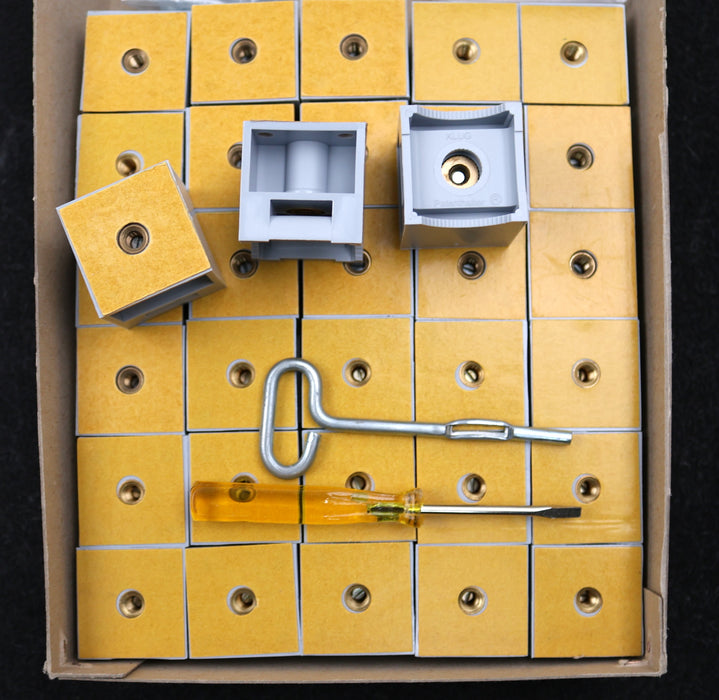 Bild des Artikels SCHILDER-KLUG-Rohrkennzeichnung-Set-mit-Schilder+Klarsichtsabdeckung+Halter+Band