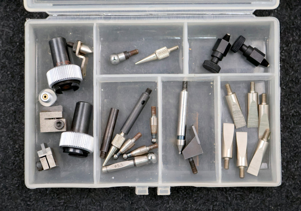 Bild des Artikels Konvolut-Messuhren-Zubehör-mit-Prismenhaltern-Messuhren-Tasteinsätzen