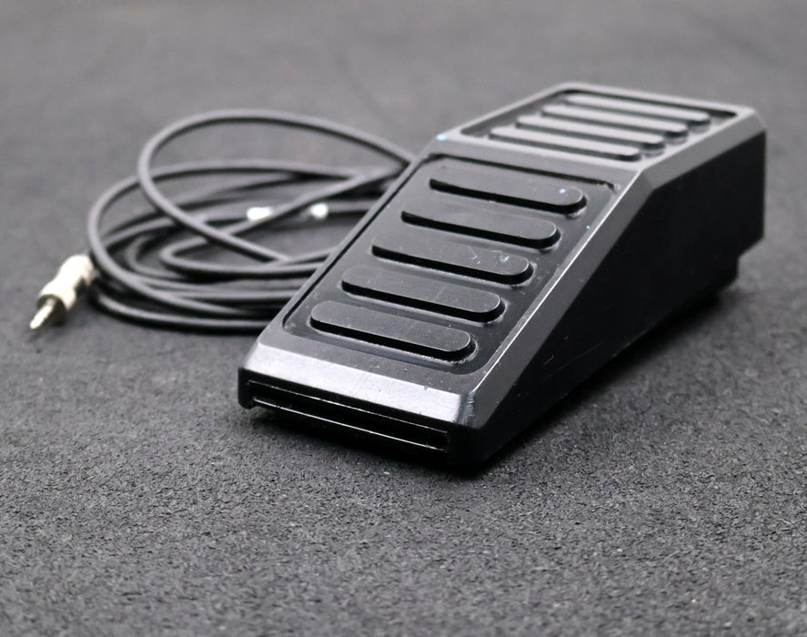 Bild des Artikels OMRON-Fussschalter-GFS-OEE-I-6A-250V-50Hz-mit-1-Pin-Stecker-male-gebraucht