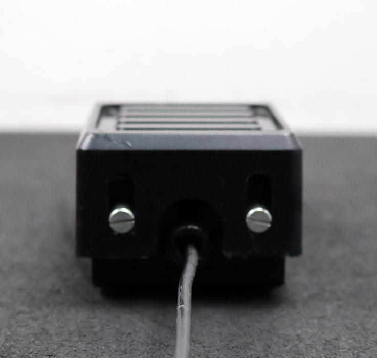 Bild des Artikels OMRON-Fussschalter-GFS-OEE-I-6A-250V-50Hz-mit-1-Pin-Stecker-male-gebraucht