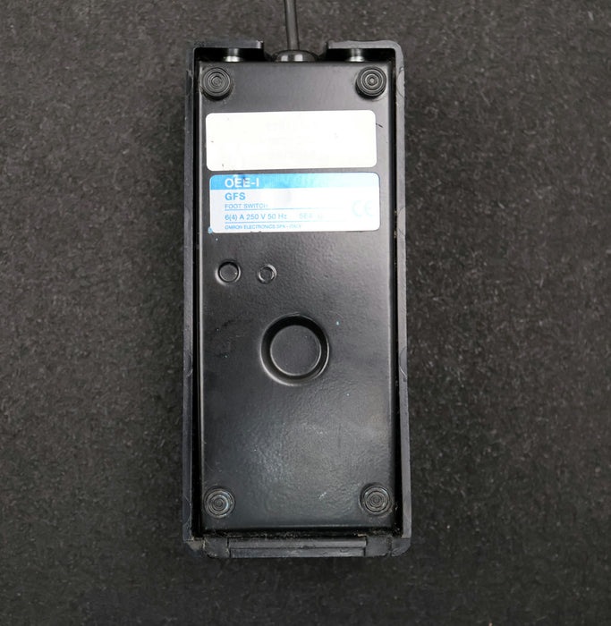 Bild des Artikels OMRON-Fussschalter-GFS-OEE-I-6A-250V-50Hz-mit-1-Pin-Stecker-male-gebraucht