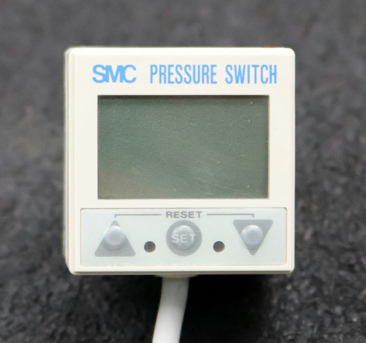 Bild des Artikels SMC-Digitaler-Vakuum--Druckschalter-ZSE4B-01-65-Q-max.--101kPa-12-24VDC-Kabel-3m