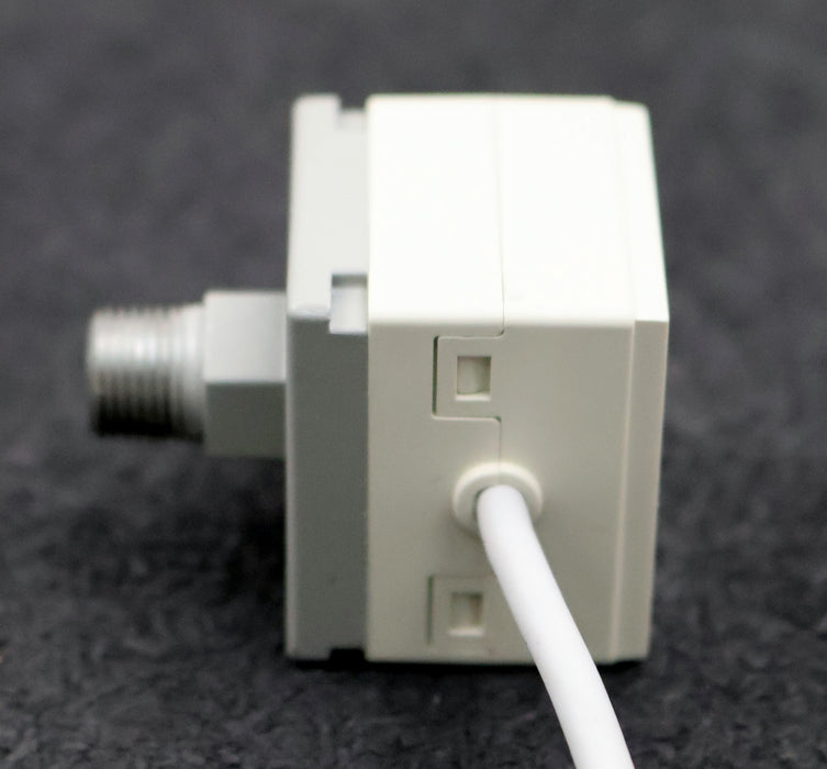 Bild des Artikels SMC-Digitaler-Vakuum--Druckschalter-ZSE4B-01-65-Q-max.--101kPa-12-24VDC-Kabel-3m