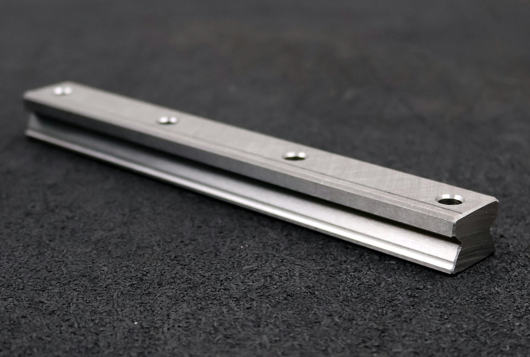 Bild des Artikels THK-Lineare-Führungsschiene-SR25-200L-Länge-200mm-unbenutzt