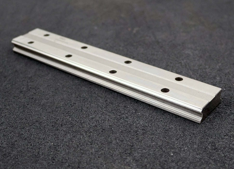 Bild des Artikels THK-Lineare-Führungsschiene-HRW27-245L-Länge-245mm-unbenutzt