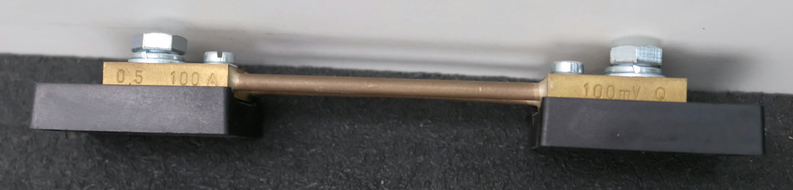 Bild des Artikels Mess-Shunt-Messstrom-100A-Spannungsabfall-100mV-mit-Stahlanschlüssen