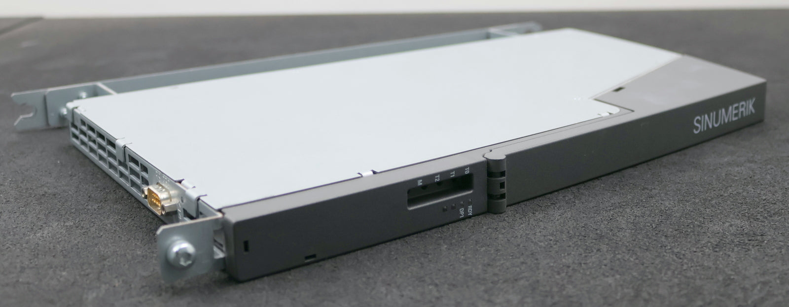 Bild des Artikels SIEMENS-Numerical-Extension-NX15-6SL3040-0NB00-0AA0-Achserweiterung-6-Achsen