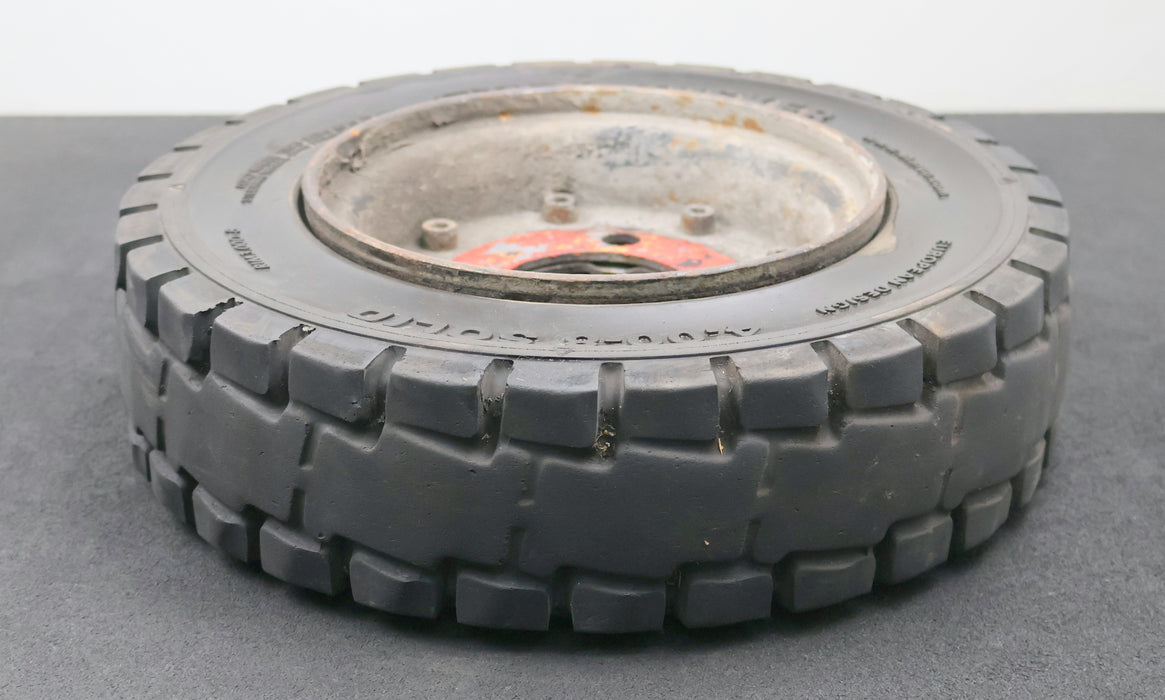 Bild des Artikels STARCO-TUSKER-8"-Vollgummi-Reifen-CSE-ROBUST-SC20-4.00-8-/-3.00-SOLID-RIM3.00D-8