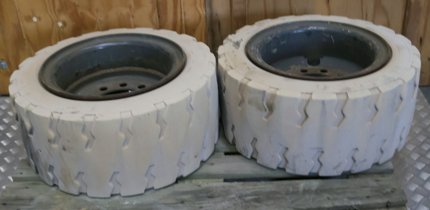 Bild des Artikels CONTINENTAL-Vollgummi-Reifen-CSE-ROBUST-SC15-SC15-355/45-15/9.75-(28x12.54-15)