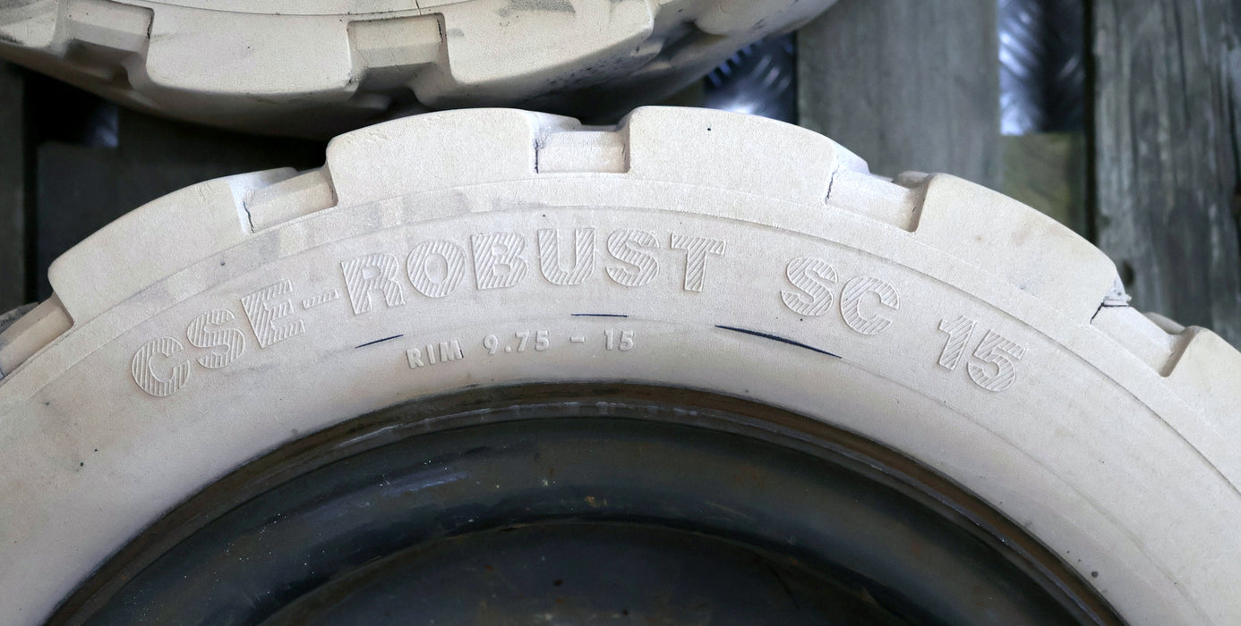 Bild des Artikels CONTINENTAL-Vollgummi-Reifen-CSE-ROBUST-SC15-SC15-355/45-15/9.75-(28x12.54-15)