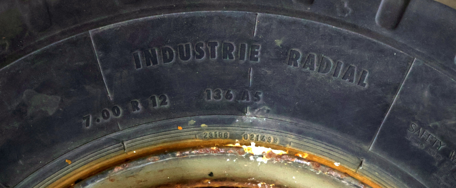 Bild des Artikels CONTINENTAL-Luft-Reifen-INDUSTRIE-RADIAL--7.00-R-12-16-PR-TUEBELESS--IC-70