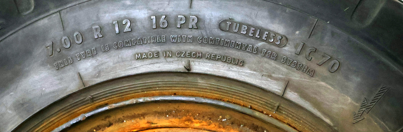 Bild des Artikels CONTINENTAL-Luft-Reifen-INDUSTRIE-RADIAL--7.00-R-12-16-PR-TUEBELESS--IC-70