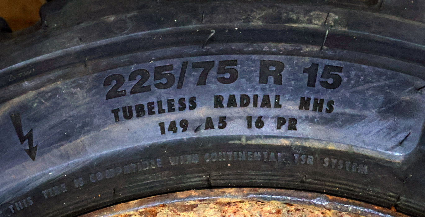 Bild des Artikels CONTINENTAL-Luft-Reifen-PERFORMANCE--INDUSTRIE-RADIAL-225/75-R15-T20-149-A5-16-P