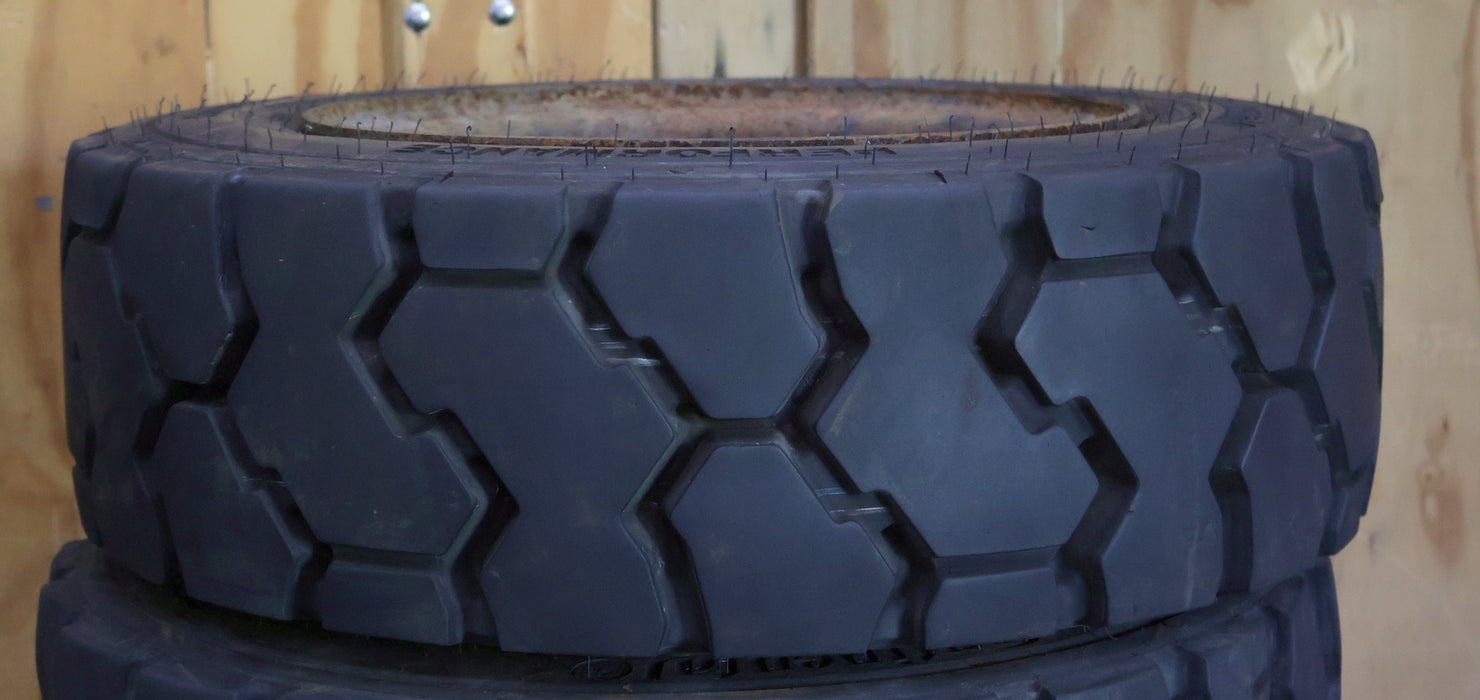 Bild des Artikels CONTINENTAL-Luft-Reifen-PERFORMANCE--INDUSTRIE-RADIAL-225/75-R15-T20-149-A5-16-P