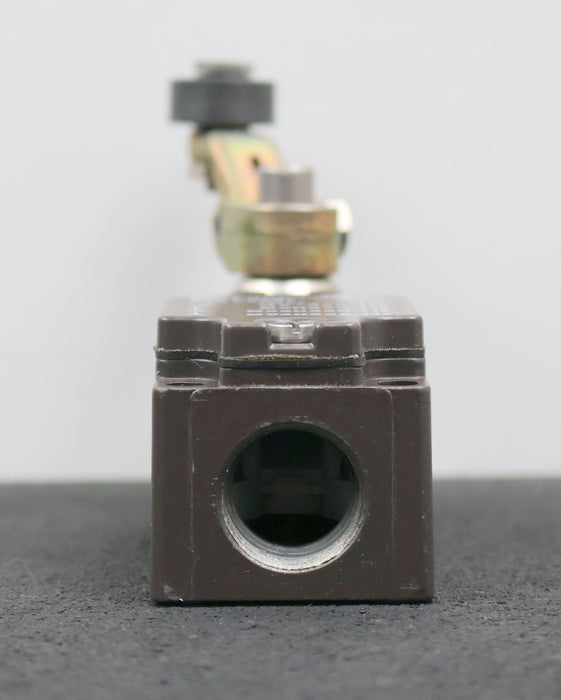 Bild des Artikels SCHMERSAL-Positionsschalter-mit-Rollenstößel-MVH330-11y-40x76x40mm-(Grundgerät)