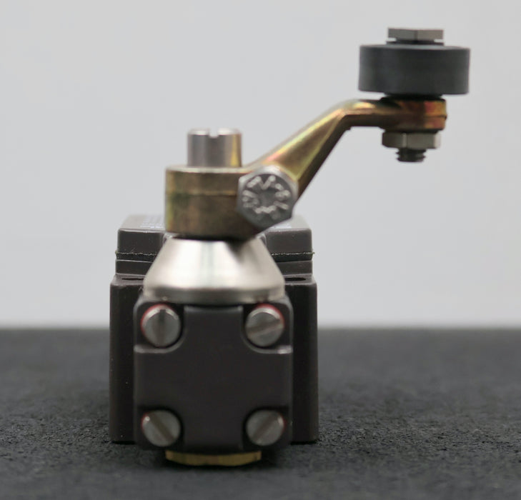 Bild des Artikels SCHMERSAL-Positionsschalter-mit-Rollenstößel-MVH330-11y-40x76x40mm-(Grundgerät)