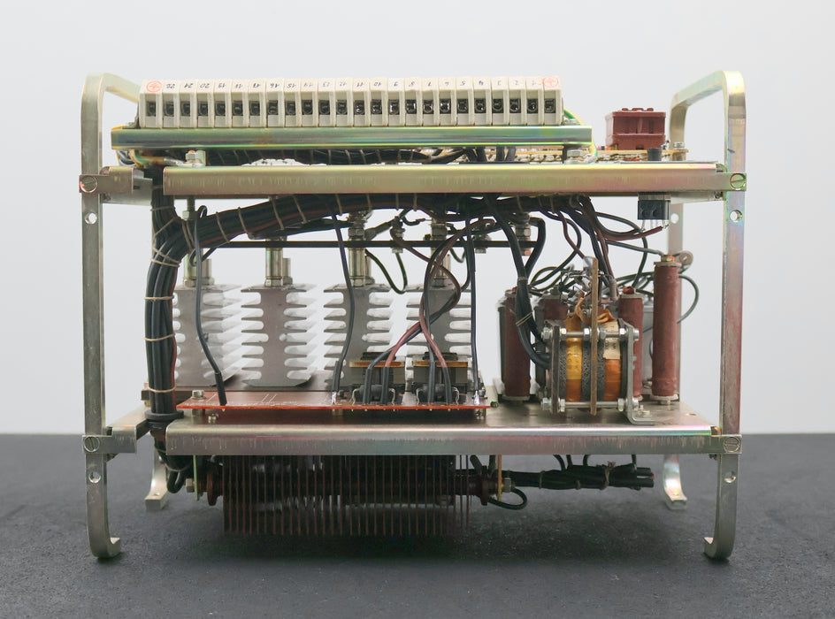 Bild des Artikels VEM-NUMERIK-Umrichter-10-EGGh-180/20-TGL-Eingang-220VAC-50Hz-25A-Platine-IRK-241