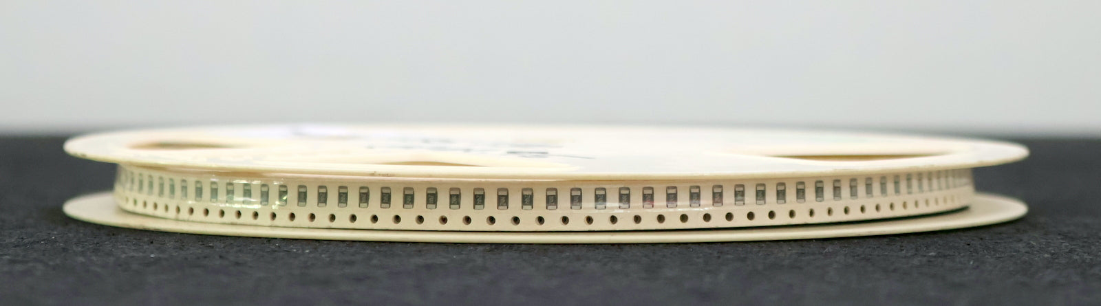 Bild des Artikels YAGEO-4500x-SMD-Widerstand-240000-Ohm-1206-Model-RC-06-1/8W-7"-unbenutzt