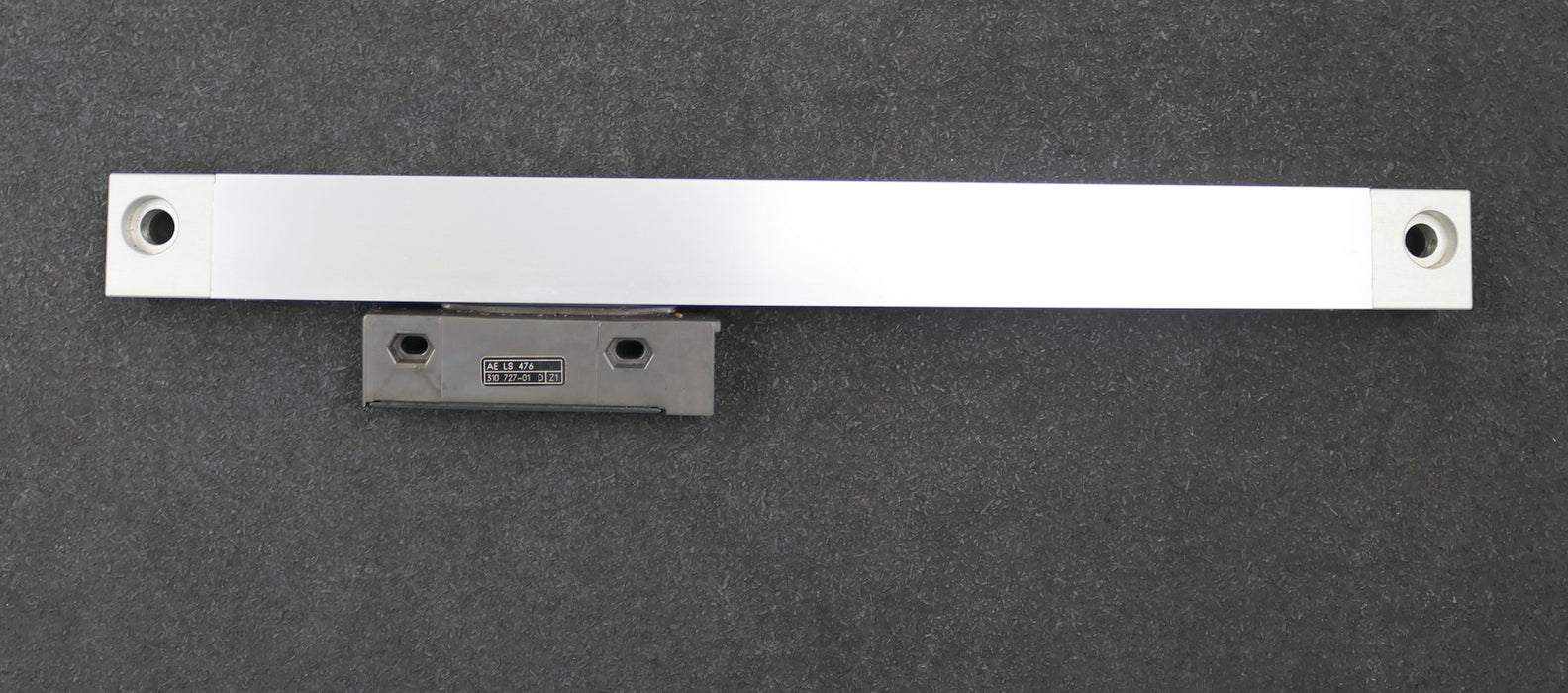 Bild des Artikels HEIDENHAIN-Linear-Messgeber-LS476-Messlänge-220mm-ID-329986-04-mit-Lesekopf