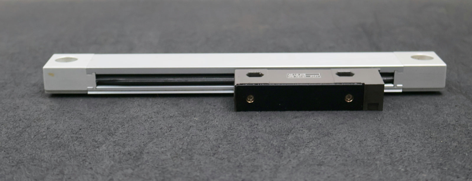 Bild des Artikels HEIDENHAIN-Linear-Messgeber-LS476-Messlänge-120mm-ID-329986-02-mit-Lesekopf