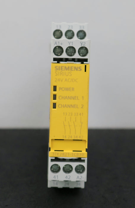 Bild des Artikels SIEMENS-SIRIUS-Sicherheitsschaltgerät-3TK2821-1CB30-24VAC/DC-gebraucht
