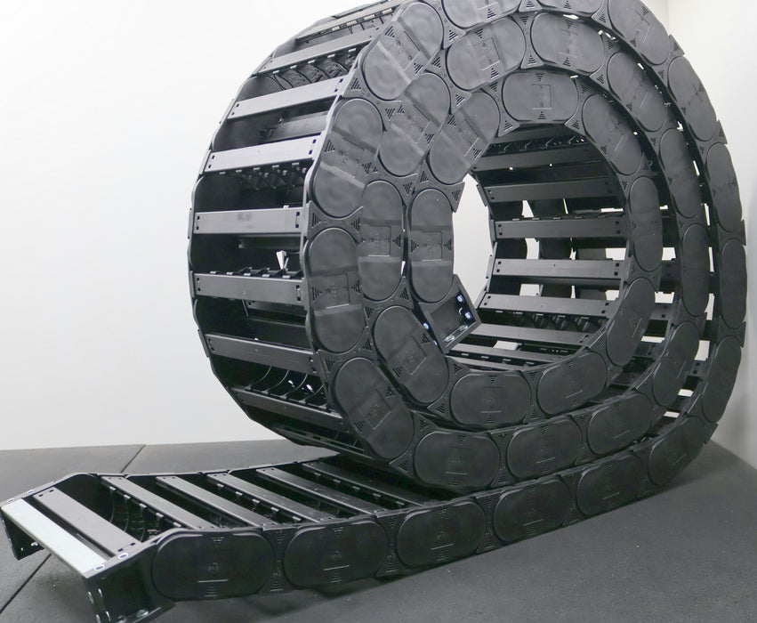 Bild des Artikels IGUS-5m-Energiekette-E4.42.02.175-E4.42.01-E4.420.10-385.25-Innenmaß-250x42mm