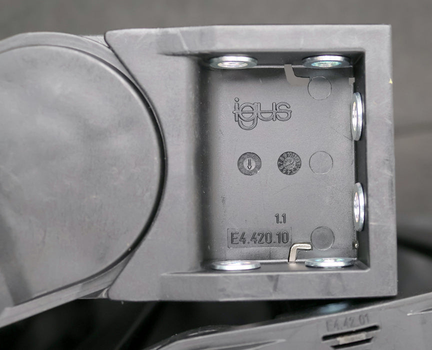 Bild des Artikels IGUS-5m-Energiekette-E4.42.02.175-E4.42.01-E4.420.10-385.25-Innenmaß-250x42mm