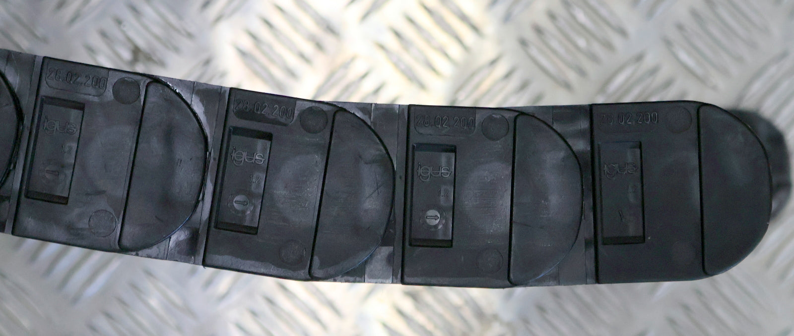 Bild des Artikels IGUS-4,7m-Energiekette-28.02.200-385.25-Innenmaß-250x32mm-unbenutzt