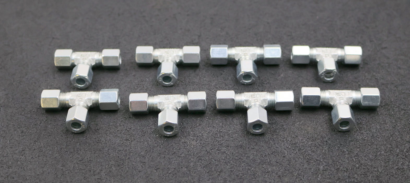 Bild des Artikels 8x-T-Verschraubung-aus-Stahl-für-6mm-Rohre-unbenutzt