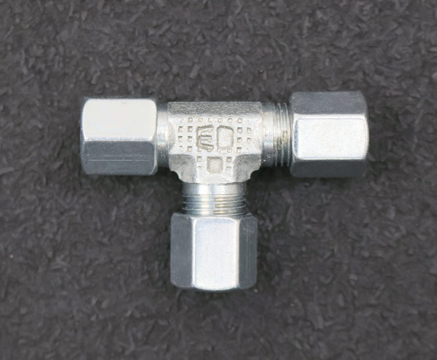 Bild des Artikels 8x-T-Verschraubung-aus-Stahl-für-6mm-Rohre-unbenutzt