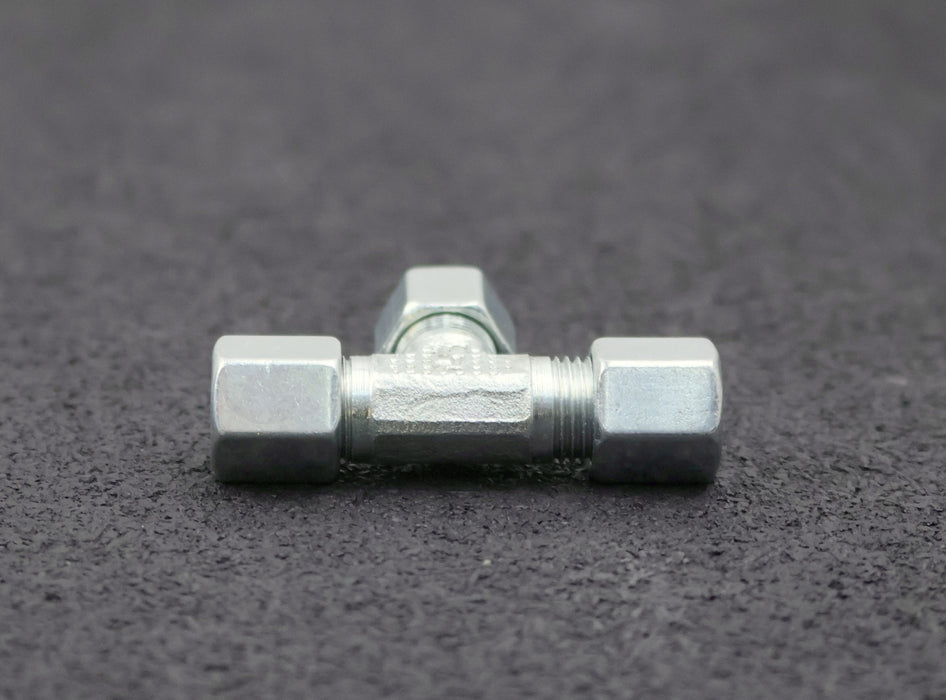 Bild des Artikels 8x-T-Verschraubung-aus-Stahl-für-6mm-Rohre-unbenutzt