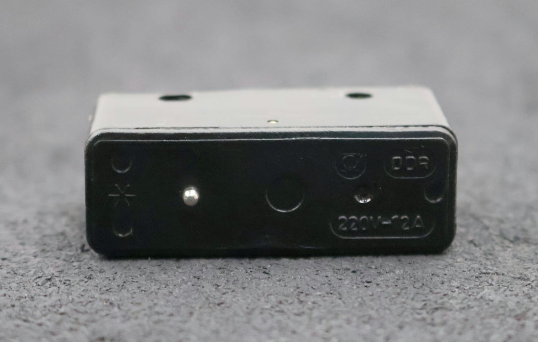 Bild des Artikels VEB-ROBOTRON-Gleichstrommikrotaster-Typ-B1-IP40-Klemme-IP00-220V-12A-unbenutzt