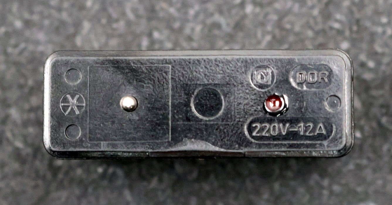 Bild des Artikels VEB-ROBOTRON-Gleichstrommikrotaster-Typ-B1-IP40-Klemme-IP00-220V-12A-unbenutzt