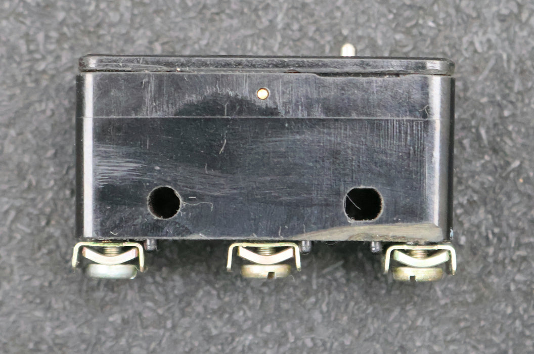 Bild des Artikels VEB-ROBOTRON-Gleichstrommikrotaster-Typ-B1-IP40-Klemme-IP00-220V-12A-unbenutzt