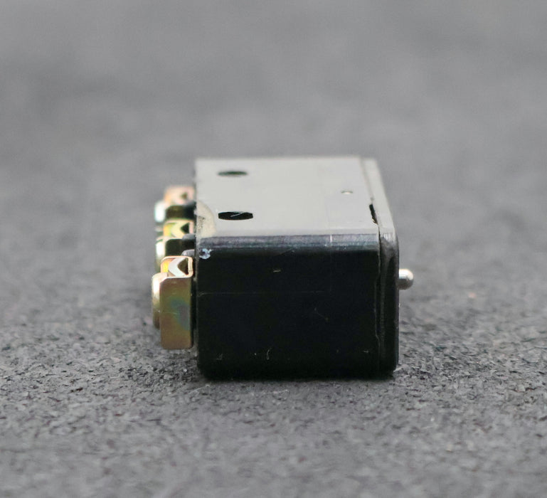 Bild des Artikels VEB-ROBOTRON-Gleichstrommikrotaster-Typ-B1-IP40-Klemme-IP00-220V-12A-unbenutzt