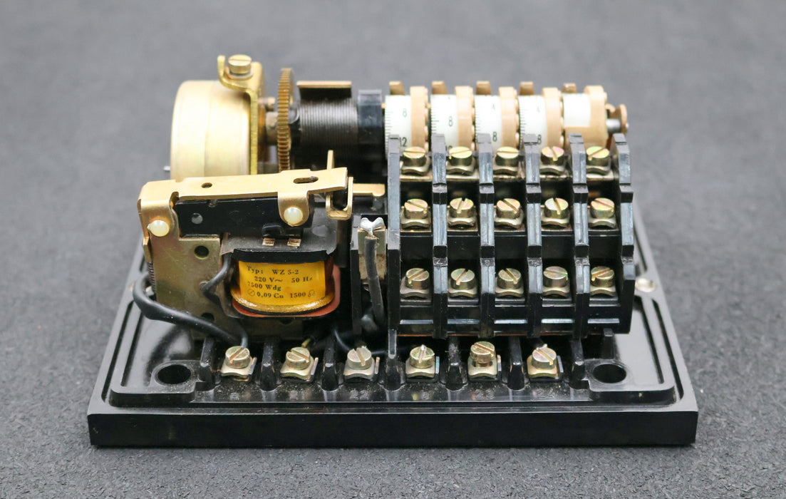 Bild des Artikels DDR-EAW-Zeitrelais-WZ5-2-E/12-6A-500VAC-1,2-12s-IP20-Spulenspannung-220VAC-50Hz